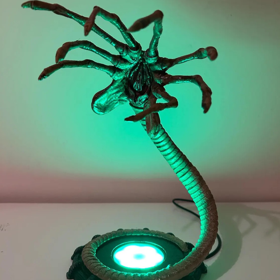 Luminária Alien Facehugger, De - Home Lighting And Decor avaliação e preço