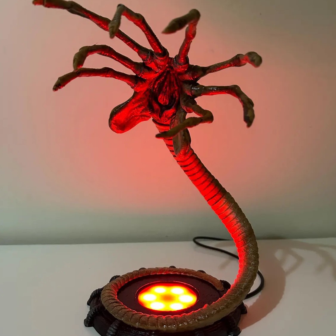 Luminária Alien Facehugger, De - Home Lighting And Decor avaliação e preço